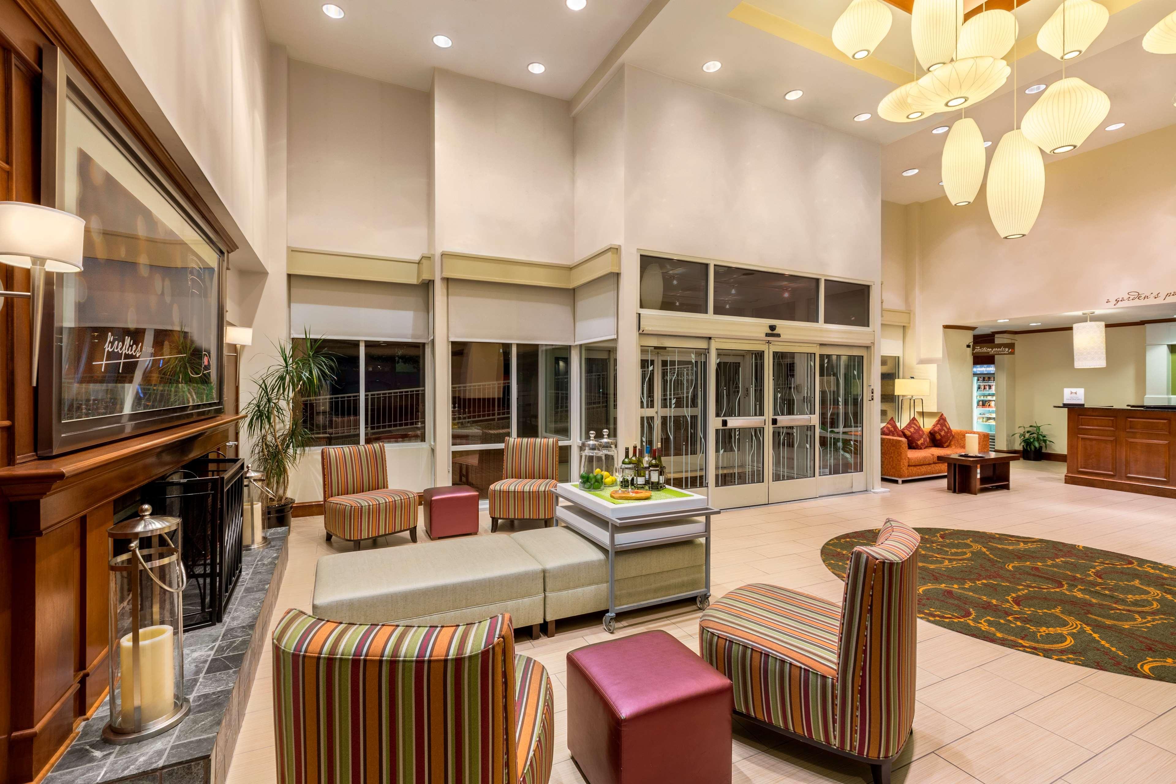 Hilton Garden Inn Arlington/Courthouse Plaza Exterior foto